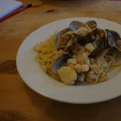 Spaghetti  with clams and aioli