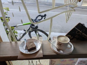 A cup of coffee and a brownie in a coffee shop, with view on the street.